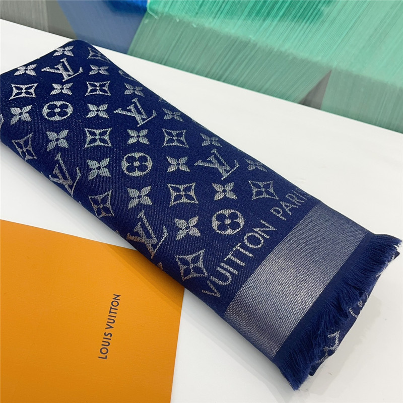 l0vis Vvtt0n lv gold and silver thread shawl