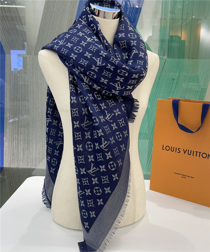 l0vis Vvtt0n lv gold and silver thread shawl