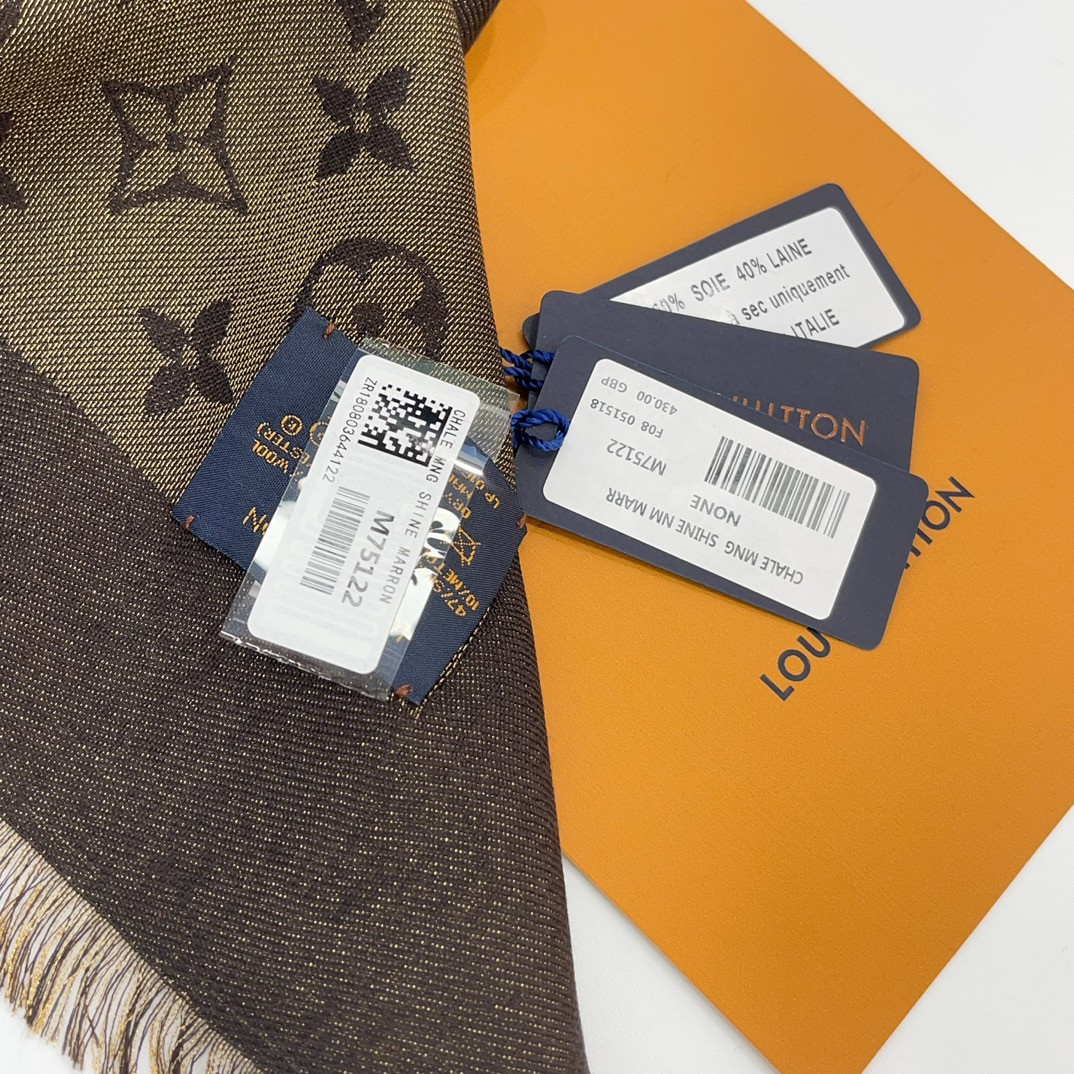 l0vis Vvtt0n lv gold and silver thread shawl