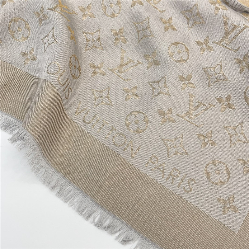 l0vis Vvtt0n lv gold and silver thread shawl