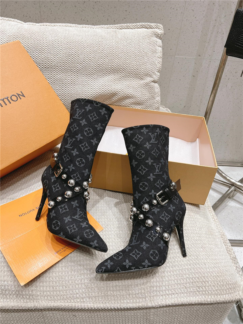 l0vis Vvtt0n black leather monogram boots
