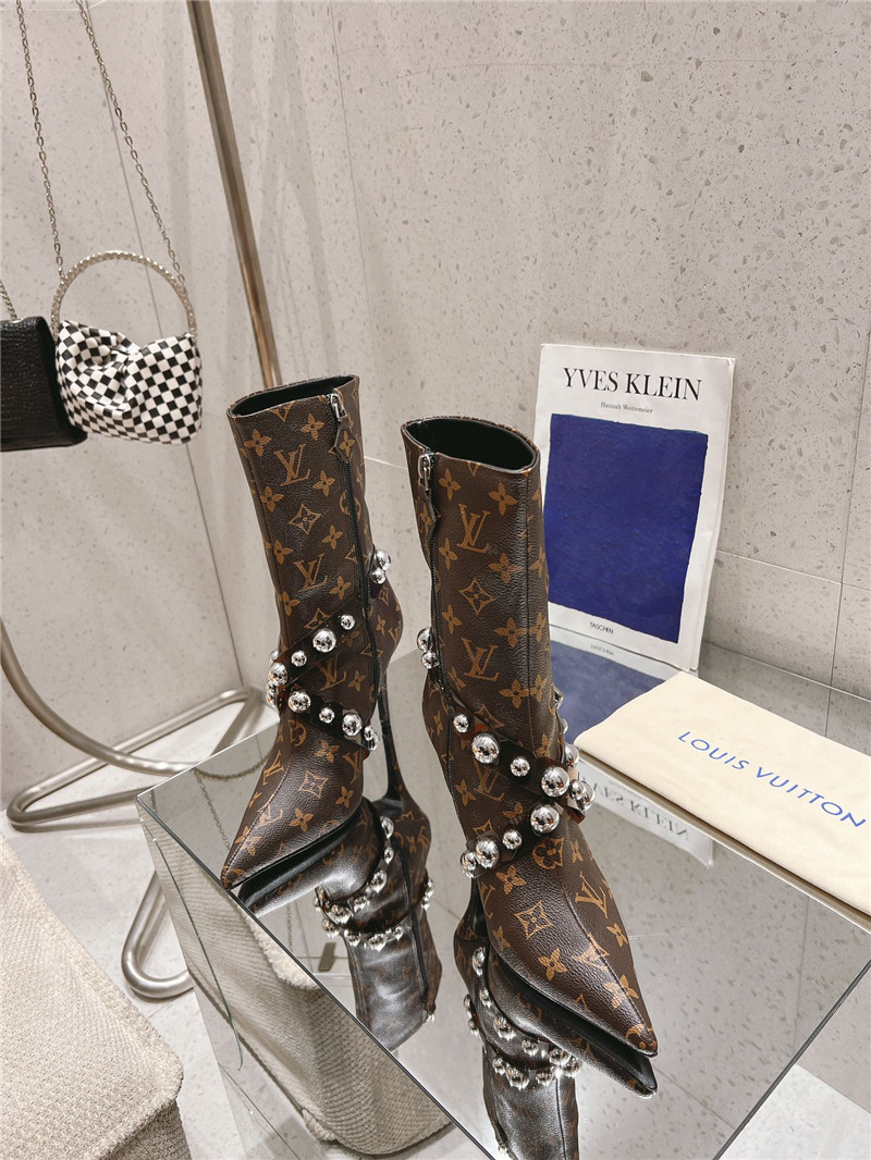 l0vis Vvtt0n leather monogram boots