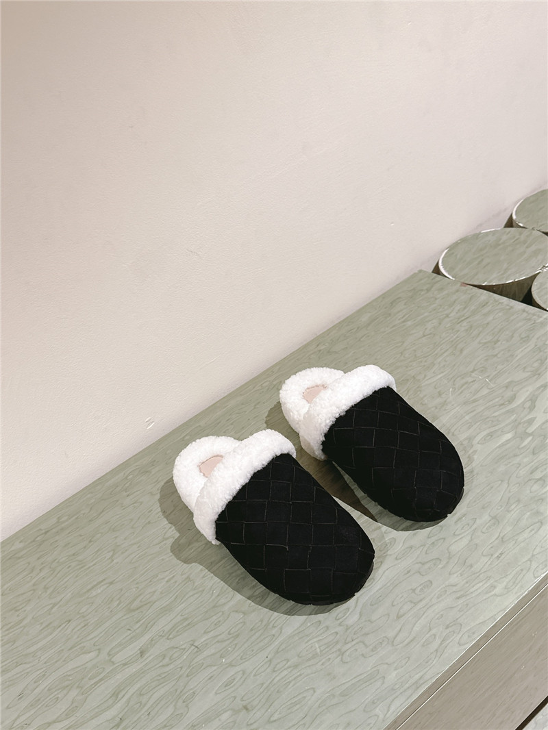 b0tt*ga Ven*ta black suede fur reggie slippers