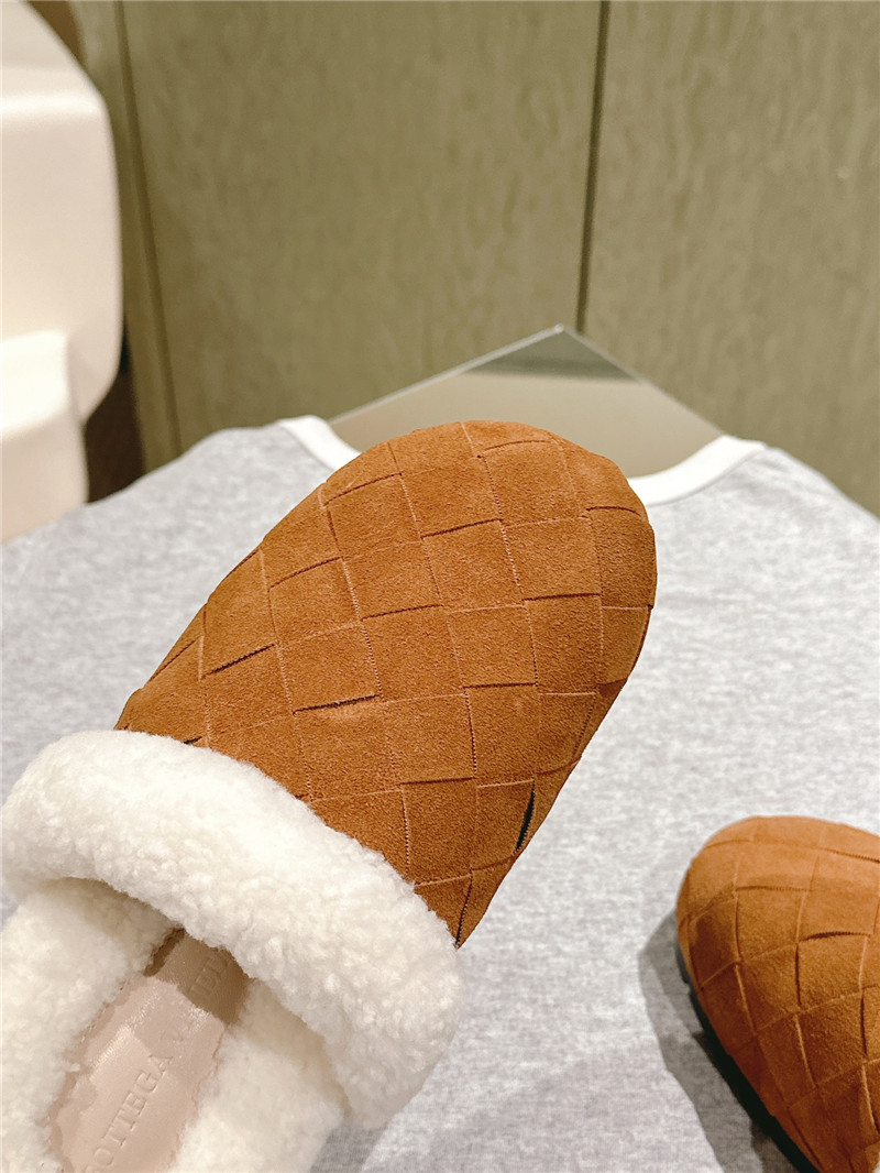 b0tt*ga Ven*ta brown suede fur reggie slippers