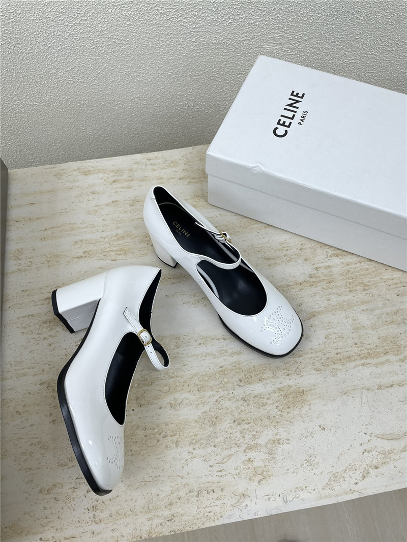 Ce1i*e lily triomphe patent pumps white