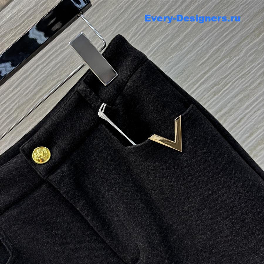 Va1e*ntin0 v button casual straight pants