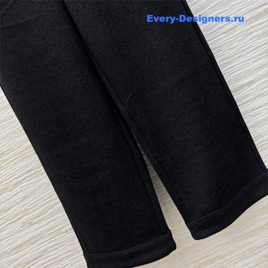 Va1e*ntin0 v button casual straight pants