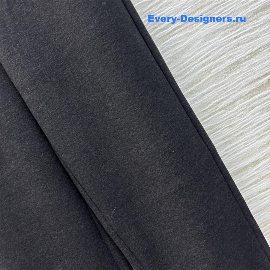 Va1e*ntin0 v button casual straight pants