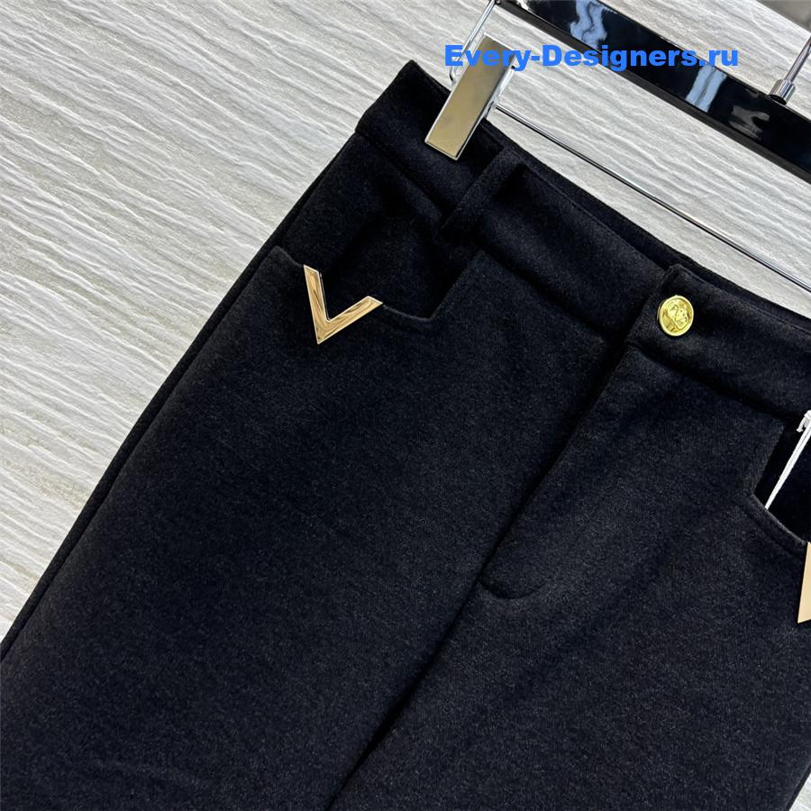 Va1e*ntin0 v button casual straight pants
