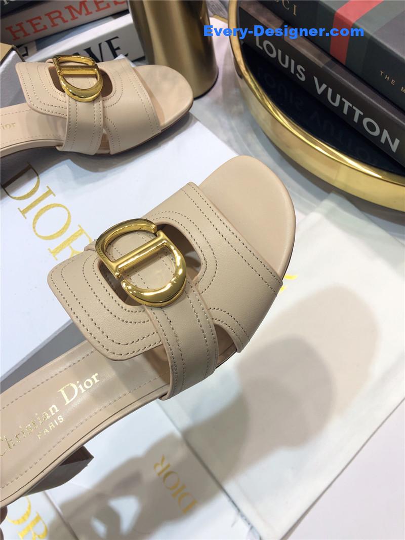 D10r cd letter metal logo flat hollow sandals