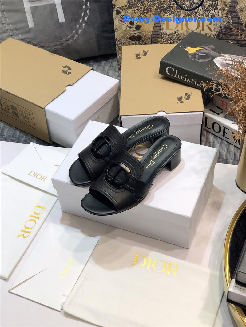 D10r cd letter metal logo flat hollow sandals