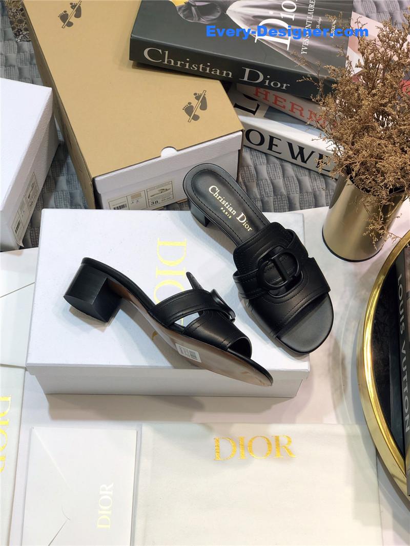 D10r cd letter metal logo flat hollow sandals