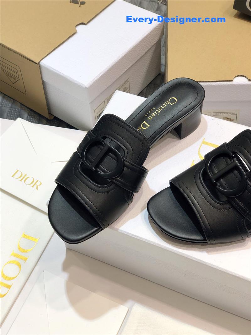 D10r cd letter metal logo flat hollow sandals