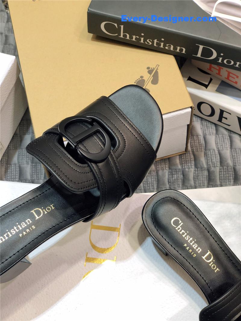 D10r cd letter metal logo flat hollow sandals