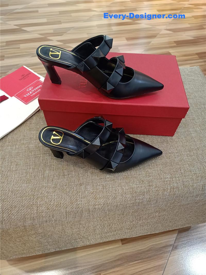 Va1e*ntin0 logo bronzing sandals