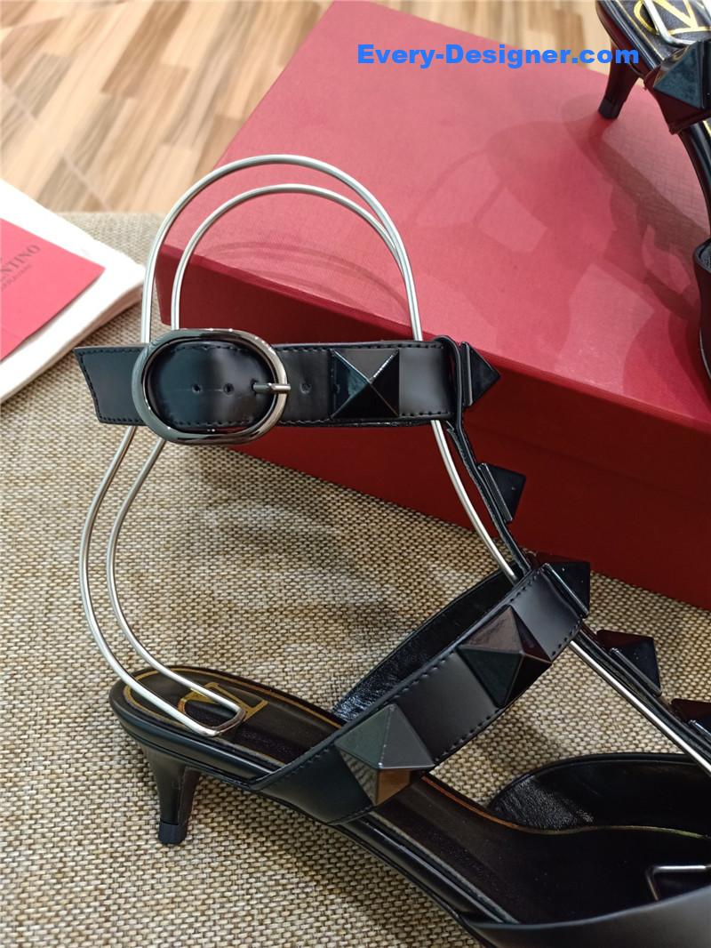 Va1e*ntin0 logo bronzing sandals