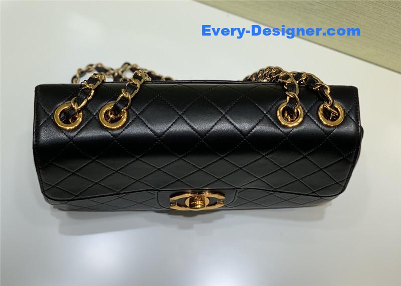 Ch**el chain limited gold buckle bag