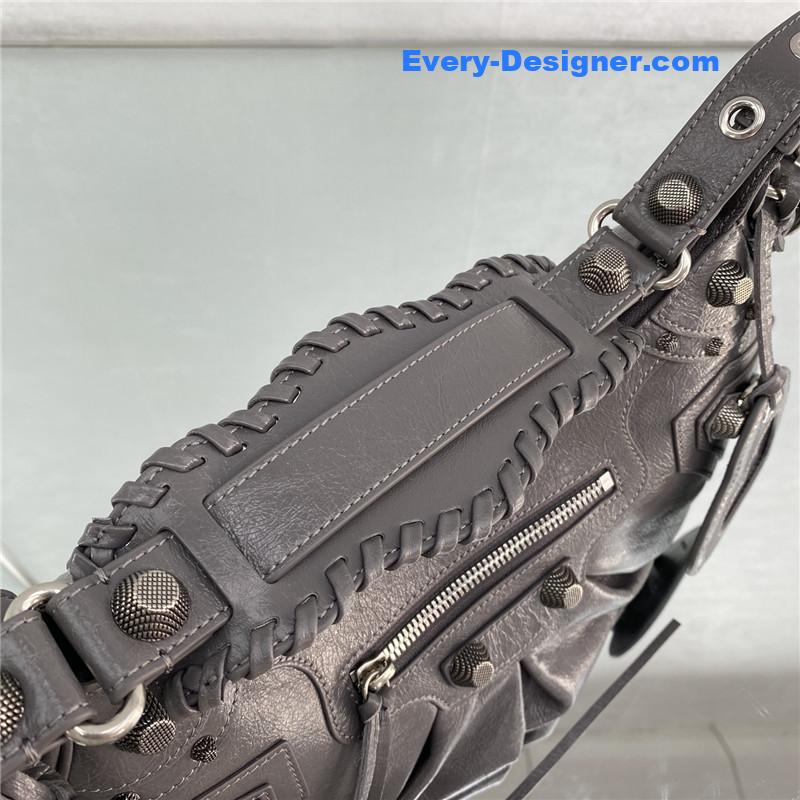 Ba1en*iaga le cagole leather shoulder bag