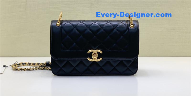 Ch**el chain flap bag