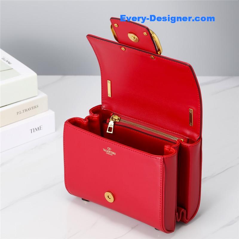 Va1e*ntin0 garavani stud sign shoulder bag