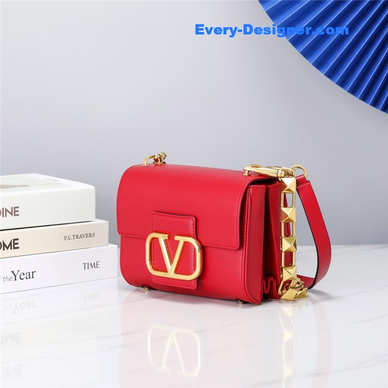 Va1e*ntin0 garavani stud sign shoulder bag