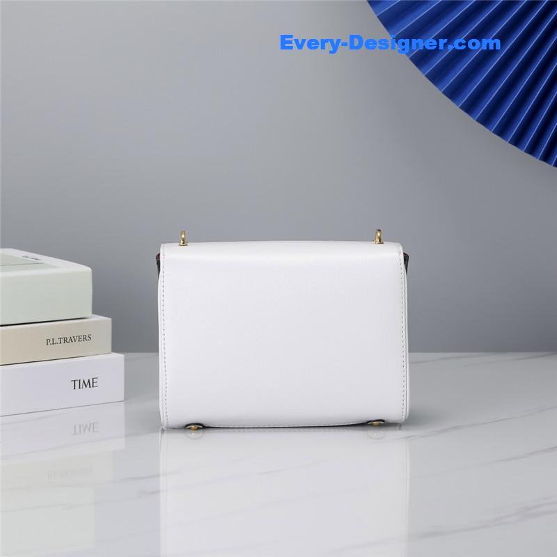 Va1e*ntin0 garavani stud sign shoulder bag