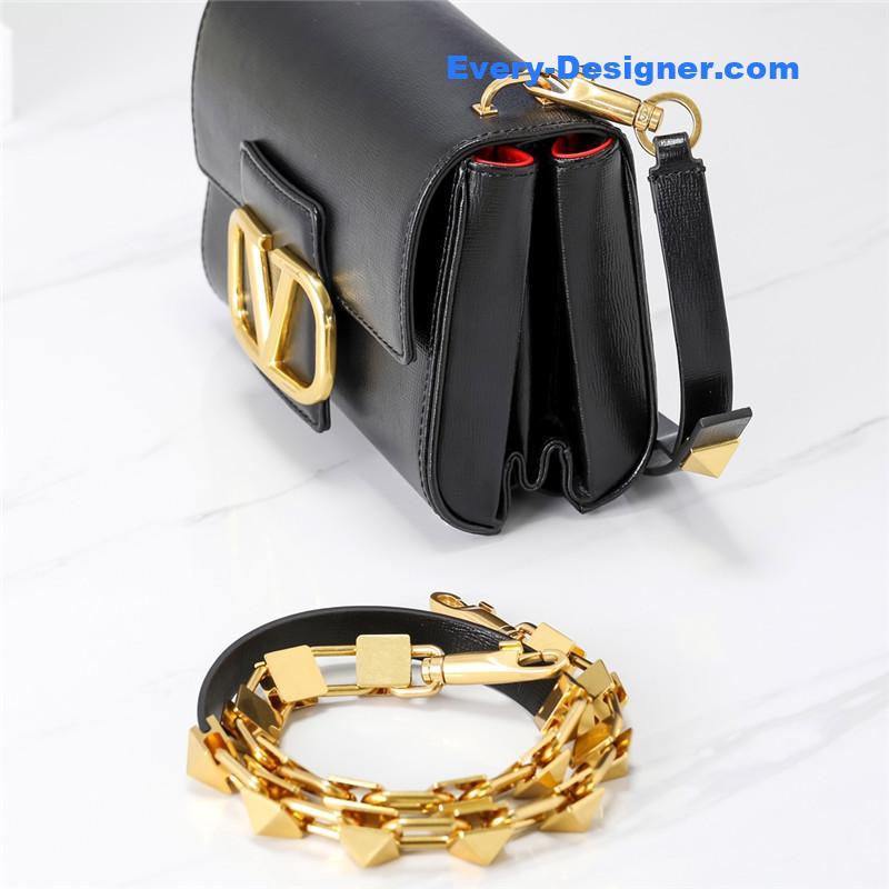 Va1e*ntin0 v logo bag in grained calfskin