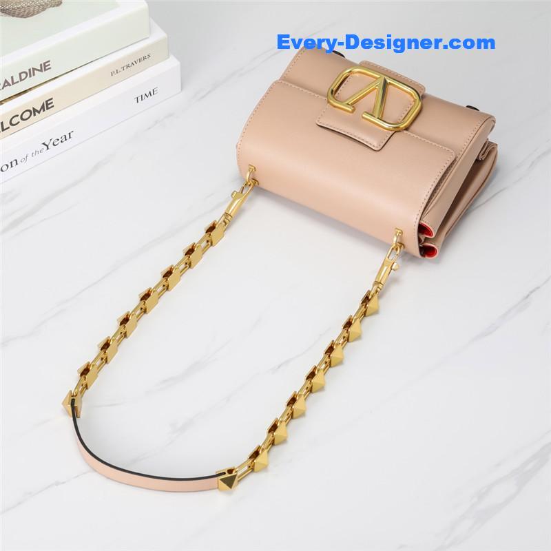 Va1e*ntin0 v logo bag in grained calfskin