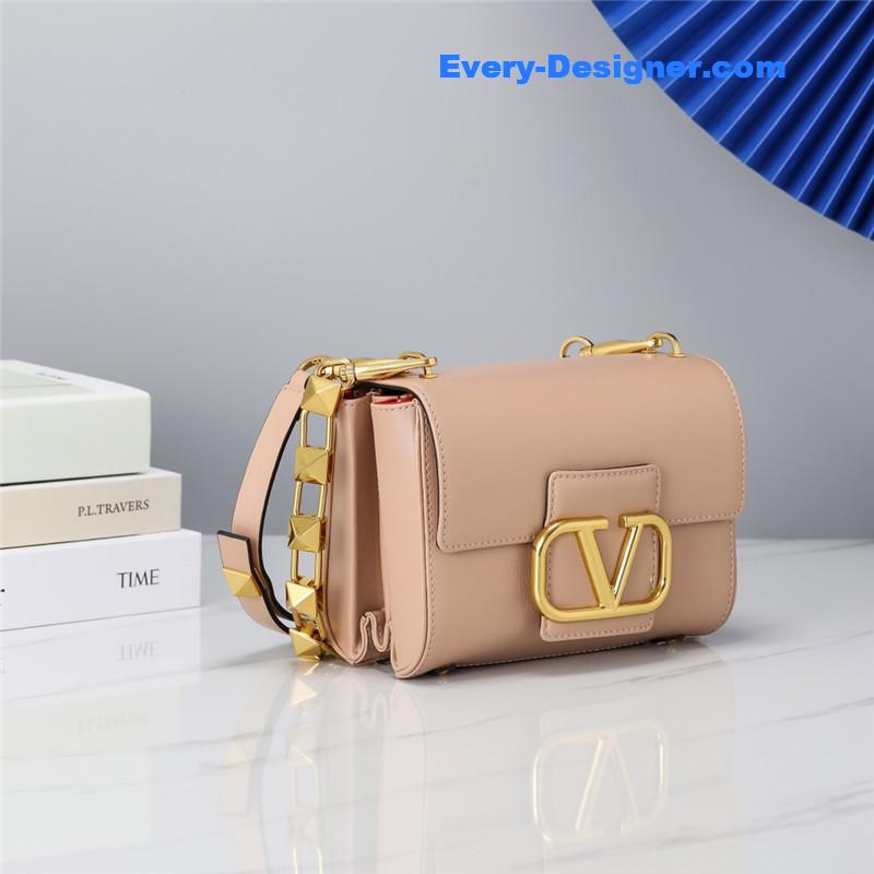 Va1e*ntin0 v logo bag in grained calfskin