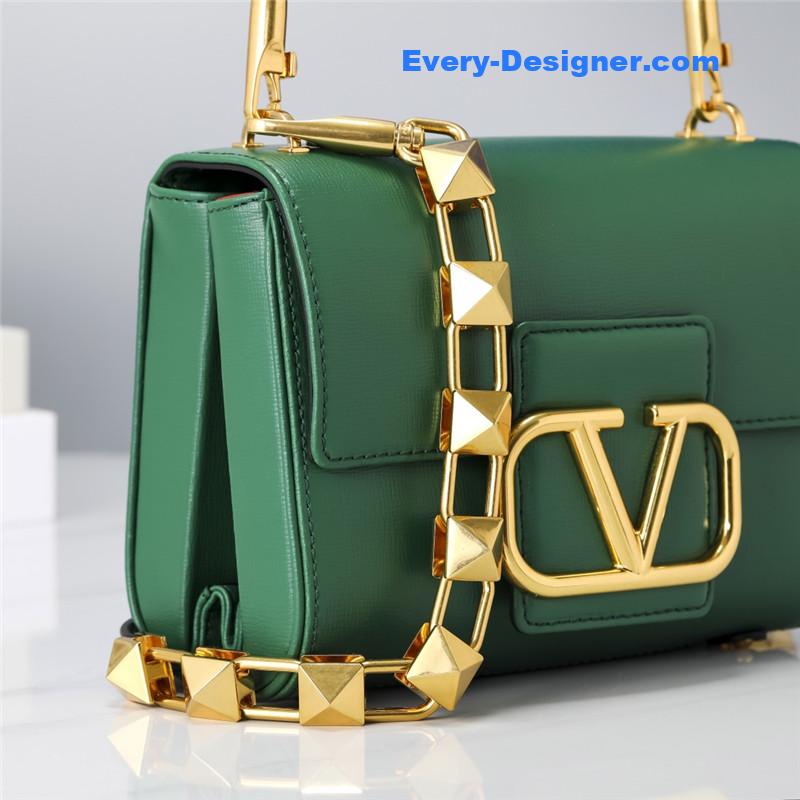 Va1e*ntin0 v logo bag in grained calfskin