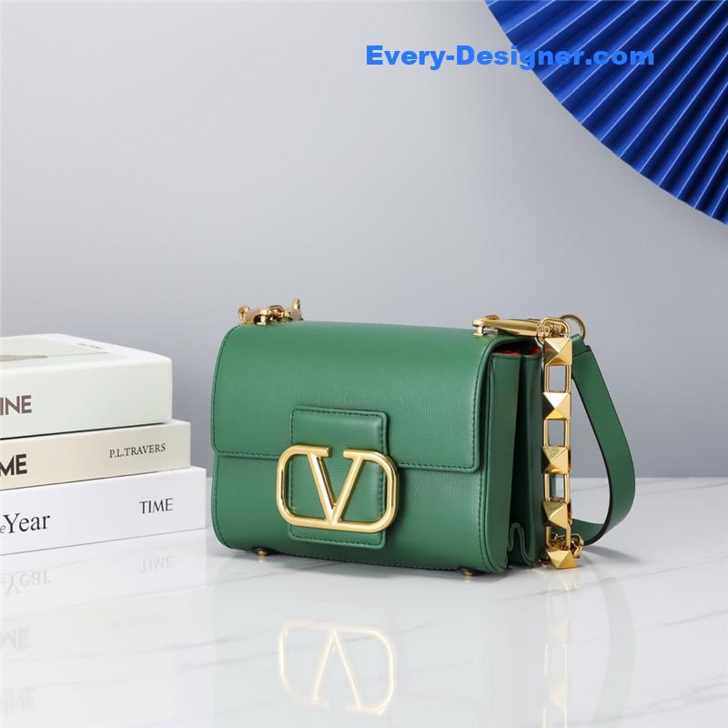 Va1e*ntin0 v logo bag in grained calfskin