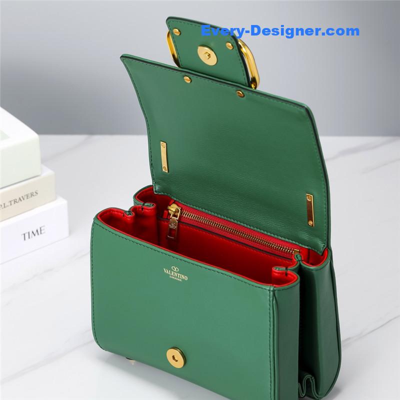 Va1e*ntin0 v logo bag in grained calfskin