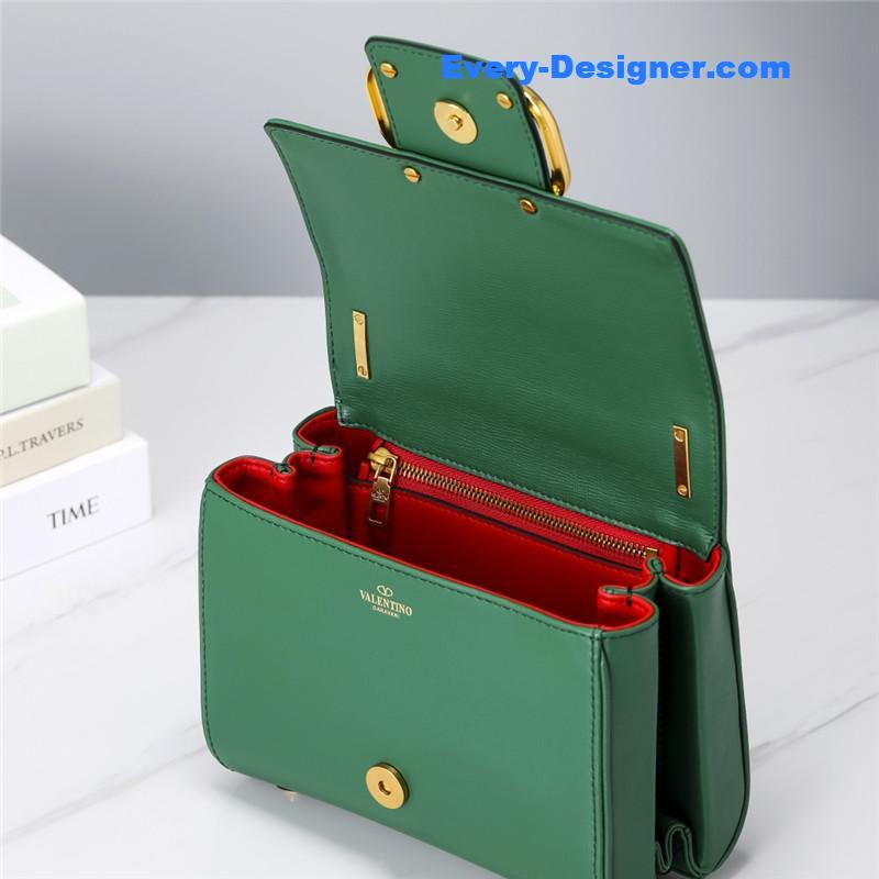 Va1e*ntin0 garavani stud sign shoulder bag