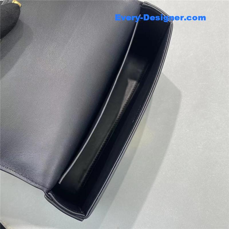 Ce1i*e triomphe chain shoulder bag small