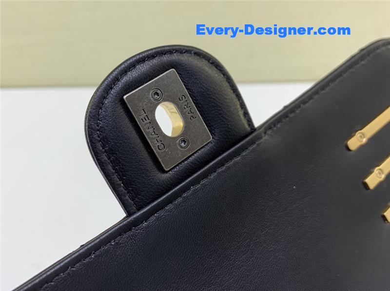 Ch**el badge cf metal decorative chain bag large