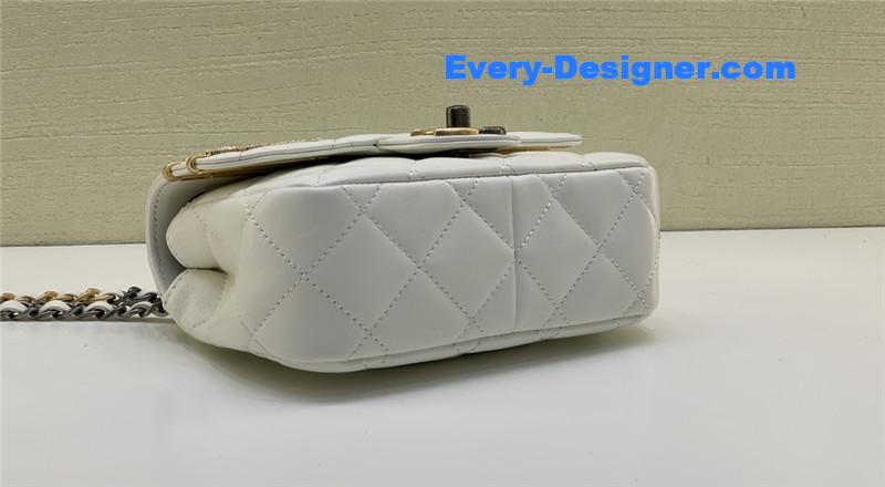 Ch**el badge cf metal decorative chain bag