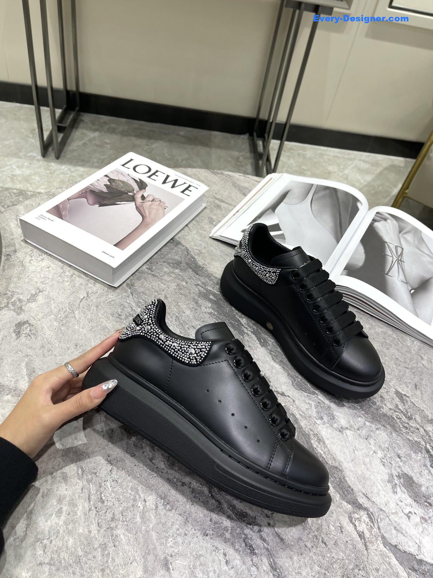 a1exa*der Mcqv*en couple sneakers