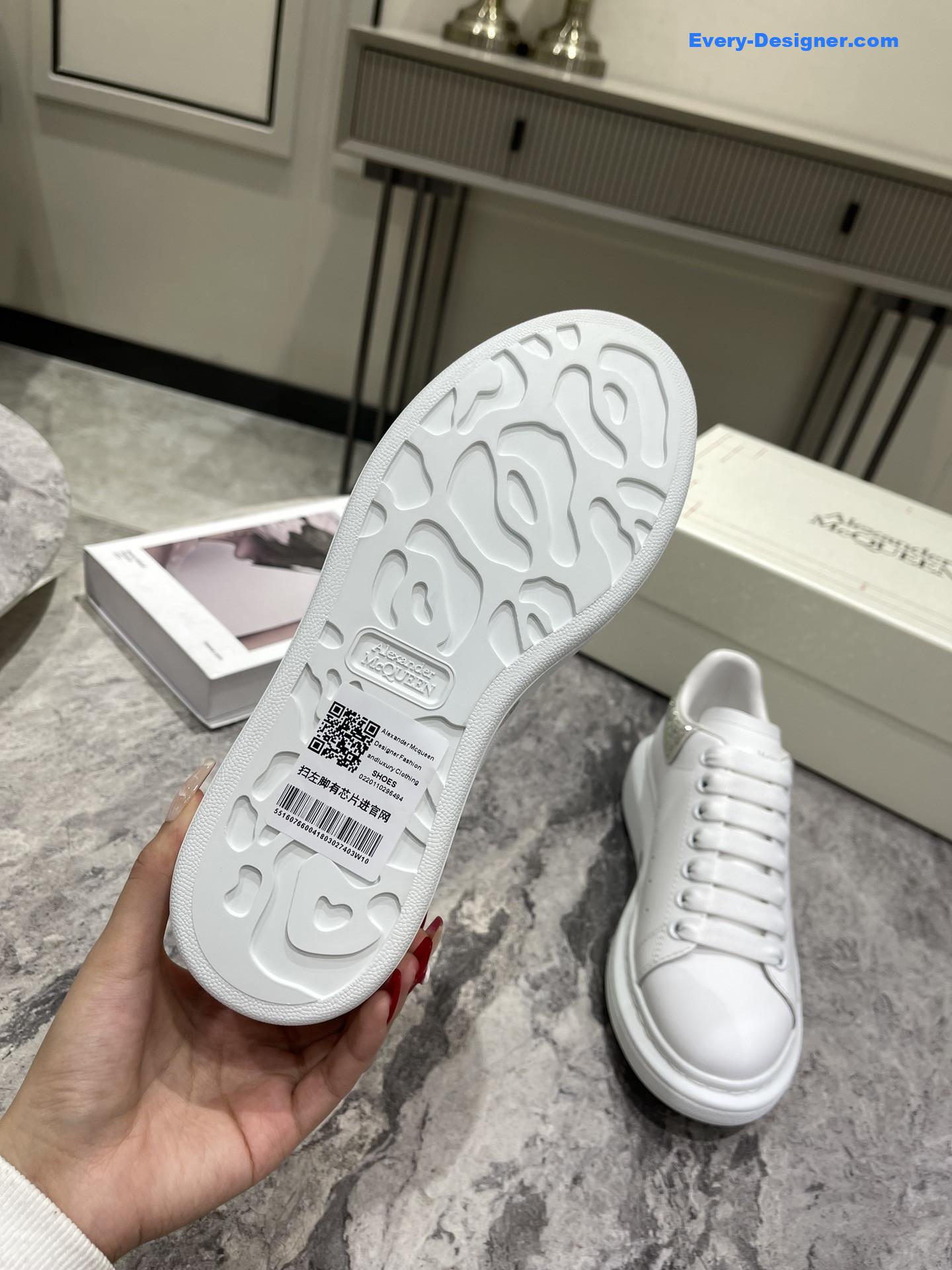 a1exa*der Mcqv*en couple sneakers