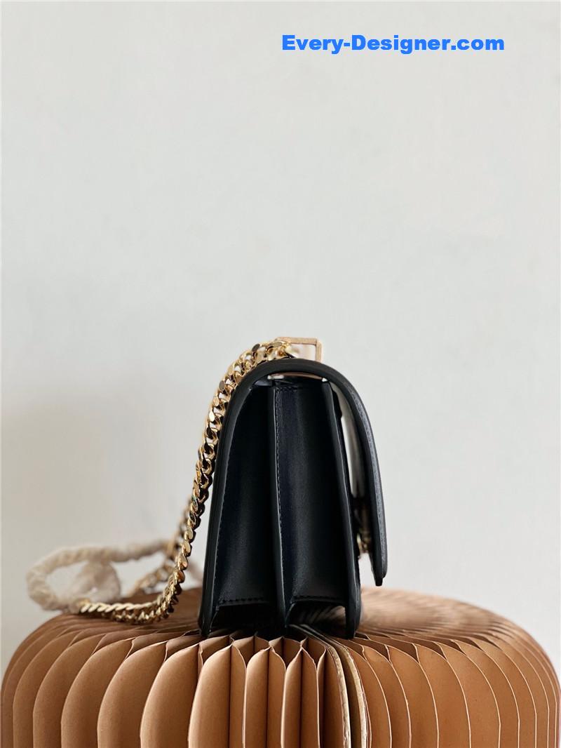 Bv*b*rry tb logo lock bag