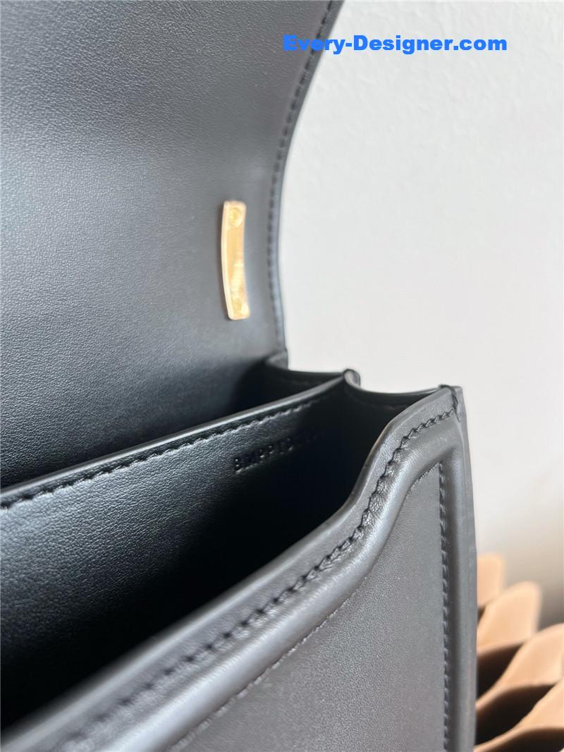 Bv*b*rry tb logo lock bag