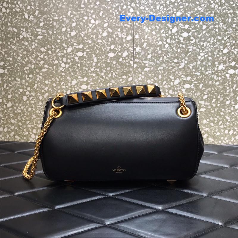 Va1e*ntin0 garavani stud sign leather shoulder bag