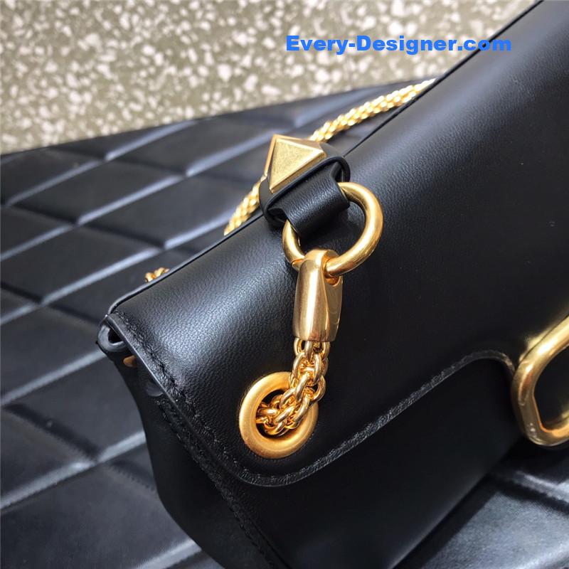 Va1e*ntin0 garavani stud sign leather shoulder bag