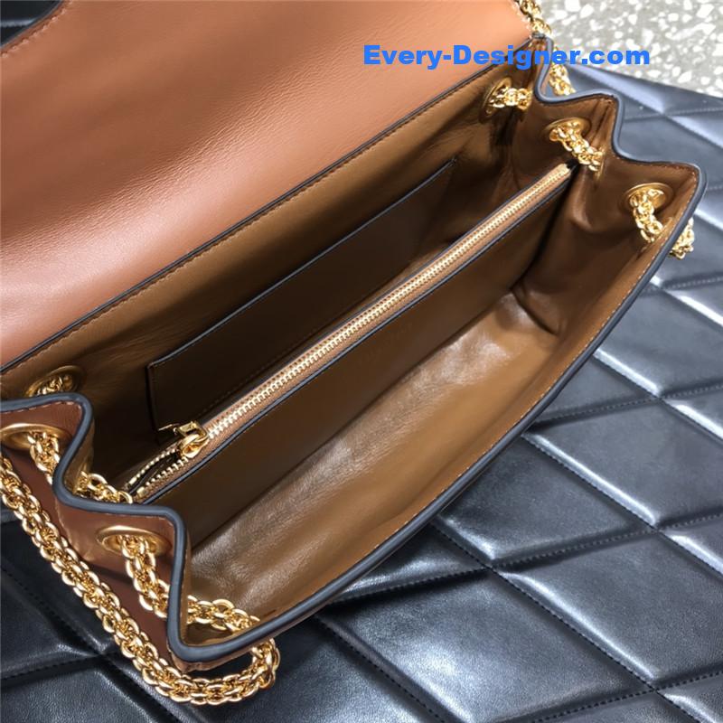 Va1e*ntin0 garavani stud sign leather shoulder bag