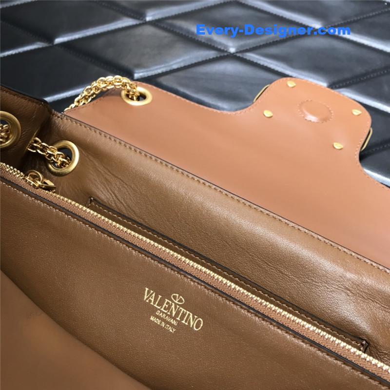 Va1e*ntin0 garavani stud sign leather shoulder bag