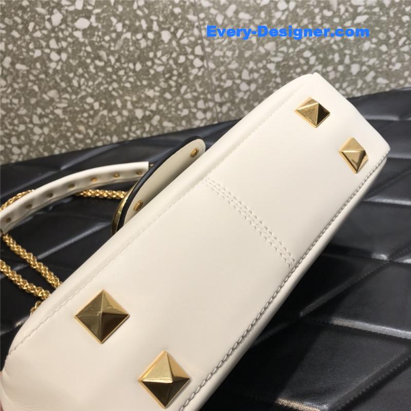 Va1e*ntin0 garavani stud sign leather shoulder bag