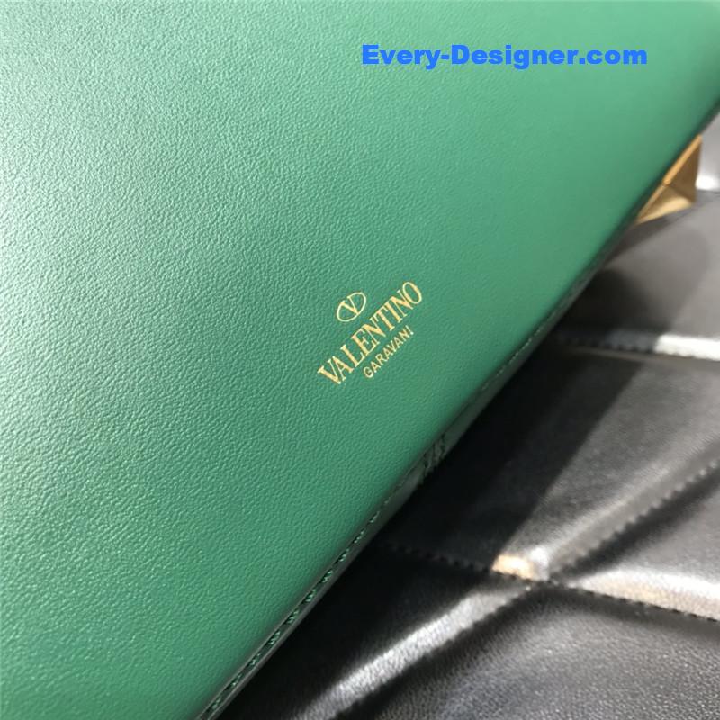 Va1e*ntin0 garavani stud sign leather shoulder bag