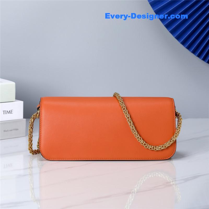 Va1e*ntin0 vlogo signature calfskin shoulder bag