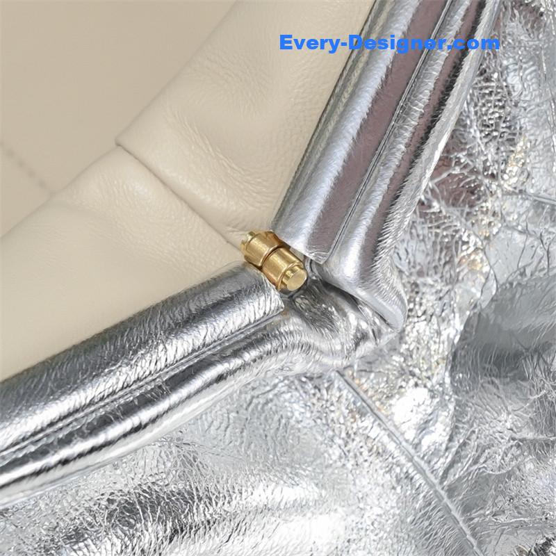 b0tt*ga Ven*ta the pouch bag silver