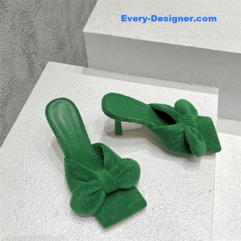 b0tt*ga Ven*ta bow sandals