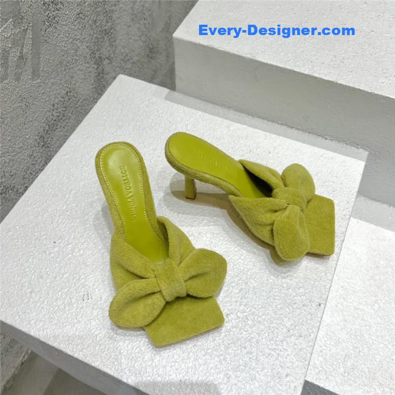 b0tt*ga Ven*ta bow sandals